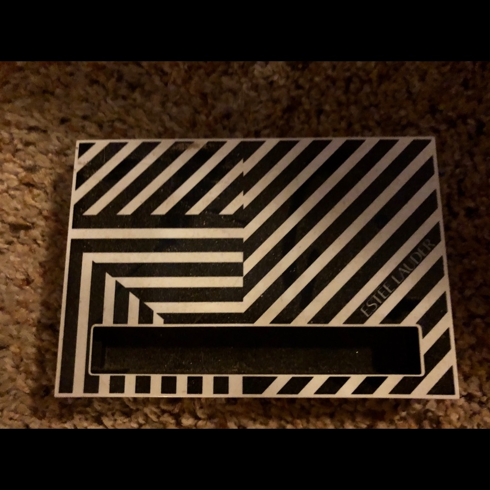 Estée Lauder eyeshadow palette